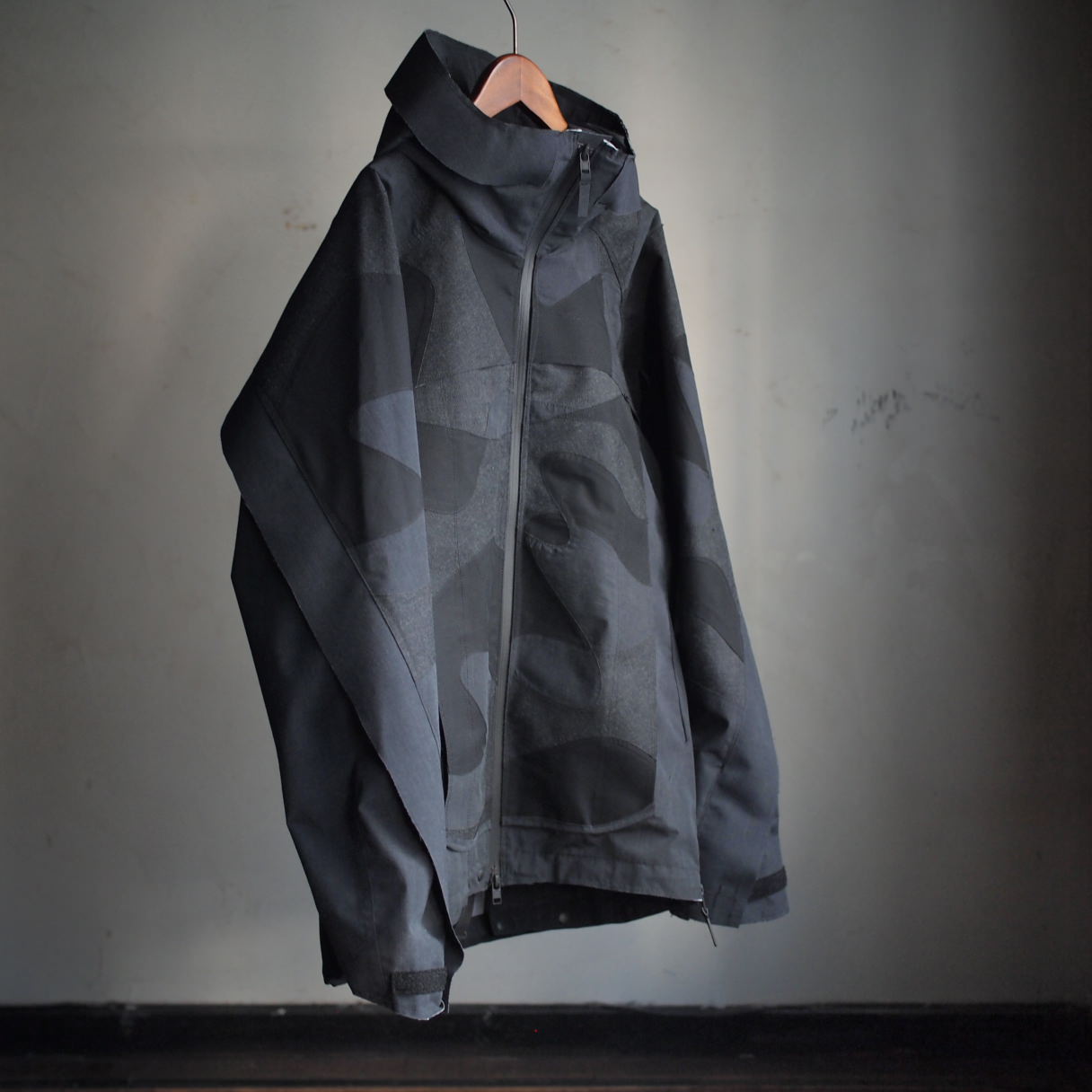 DESCENTE BUILD/SHELL JACKET | peau de l'ours（ポードルルス