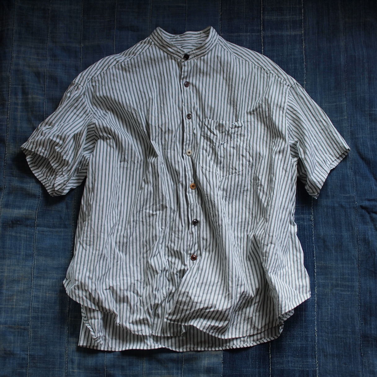 The crooked Tailor/Stand collar short sleeve over shirts | peau de ...